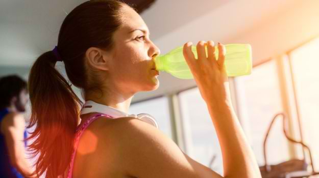uống nước nhiều giúp giảm cân
